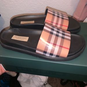 Burberry women’s sandals w/original box authentic